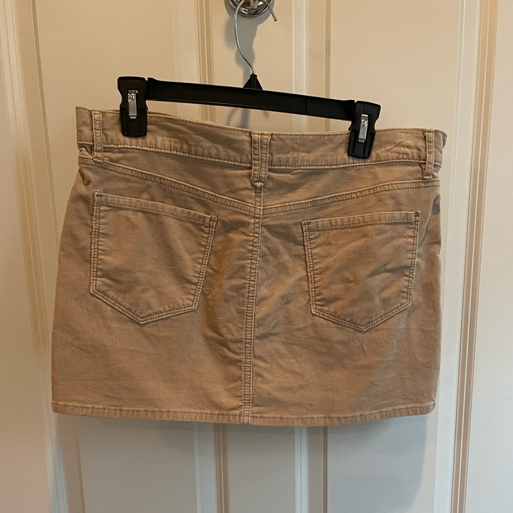 🎯3 for $15🎯 EUC Old Navy size 8 corduroy mini skirt - Picture 2 of 4